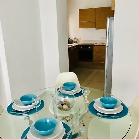 Blue View 402 شقة لارنكا