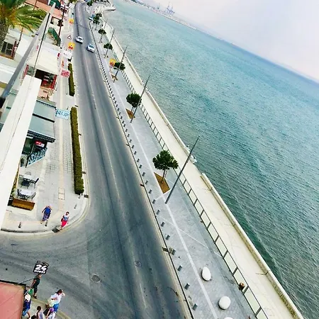 Blue View 402 شقة